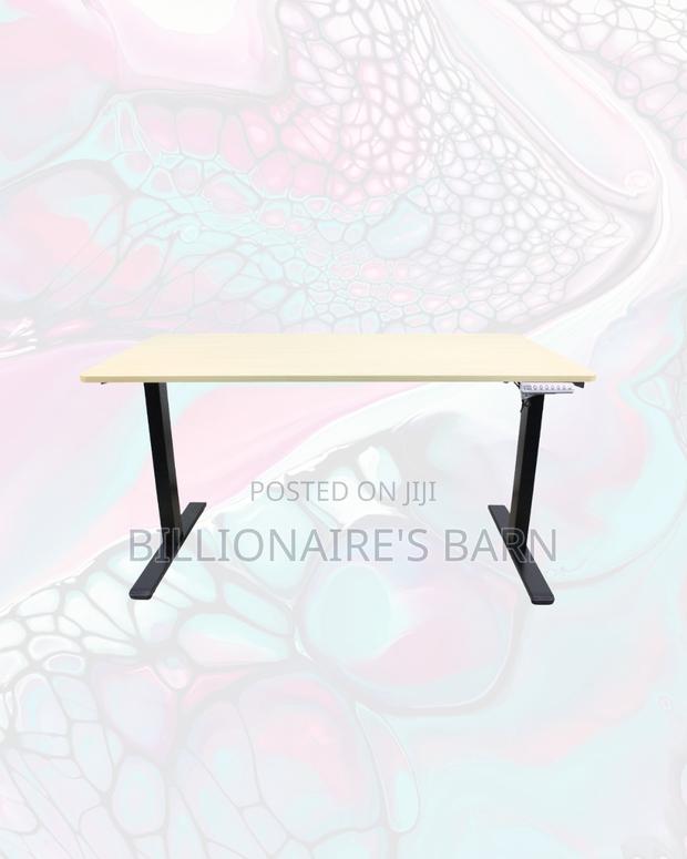 Modernize Your Office Using a Desk Clean Cable-Friendly Workspace - thumbnail 4