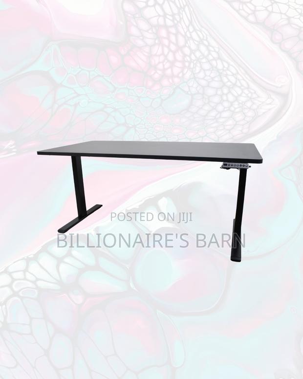 Modernize Your Office Using a Desk Clean Cable-Friendly Workspace - thumbnail 2