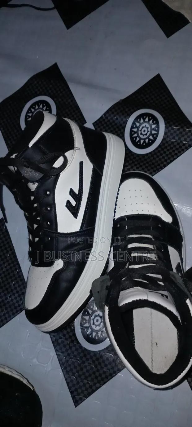 Nike Snikes for Sell - thumbnail 2
