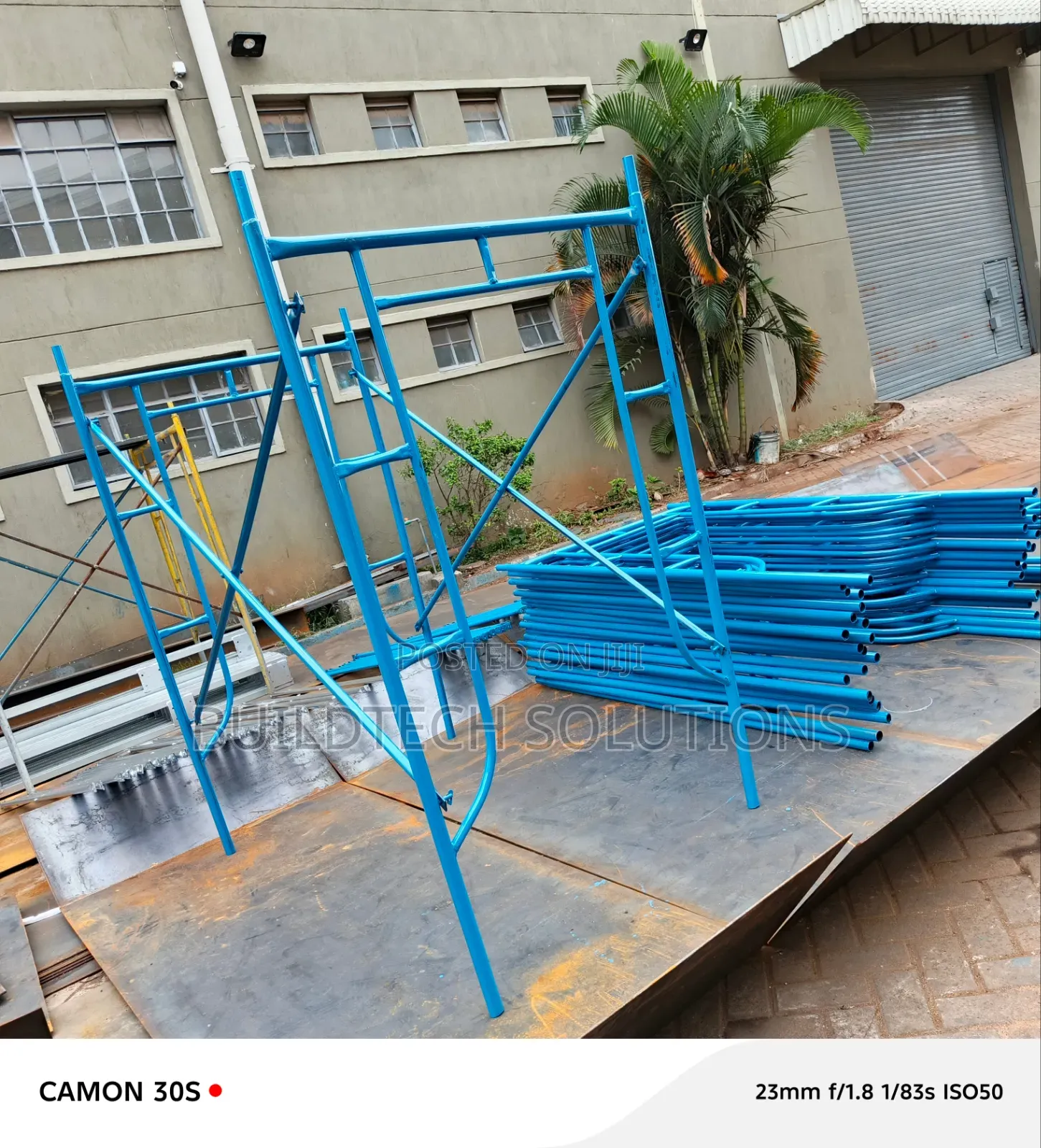 Strong Stable 2m Scaffolding Ladder for Safe Access