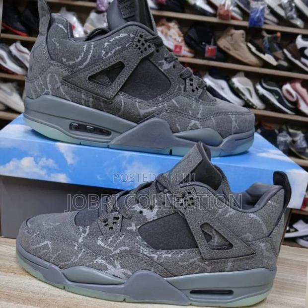 Designer Nike Air Jordan 4 Retro Kaws Sneakers