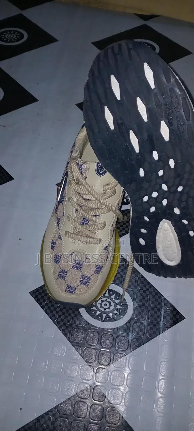 Nike Snikes for Sell - thumbnail 3