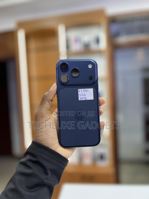Apple iPhone 17 Pro 256 GB Blue - thumbnail 2