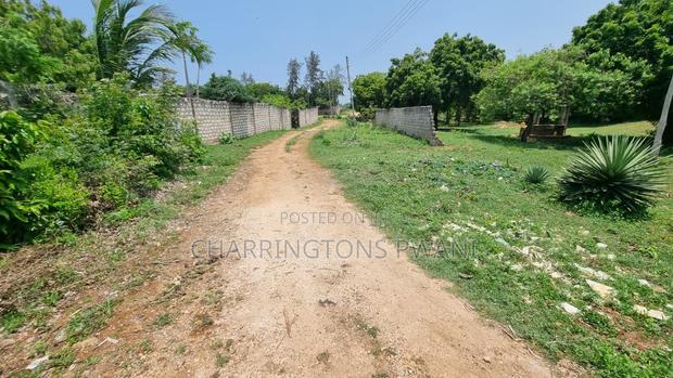 1⁄4 Acre Plot | 5-Min Walk to Beach | 4th Row Diani | Kshs. 5m - thumbnail 3