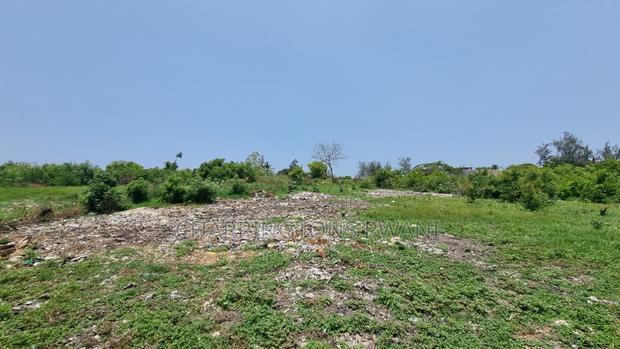 1⁄4 Acre Plot | 5-Min Walk to Beach | 4th Row Diani | Kshs. 5m - thumbnail 12