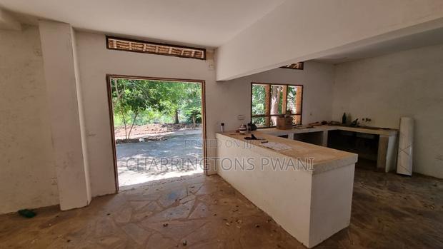 5bdrm Villa in Diani for sale - thumbnail 2