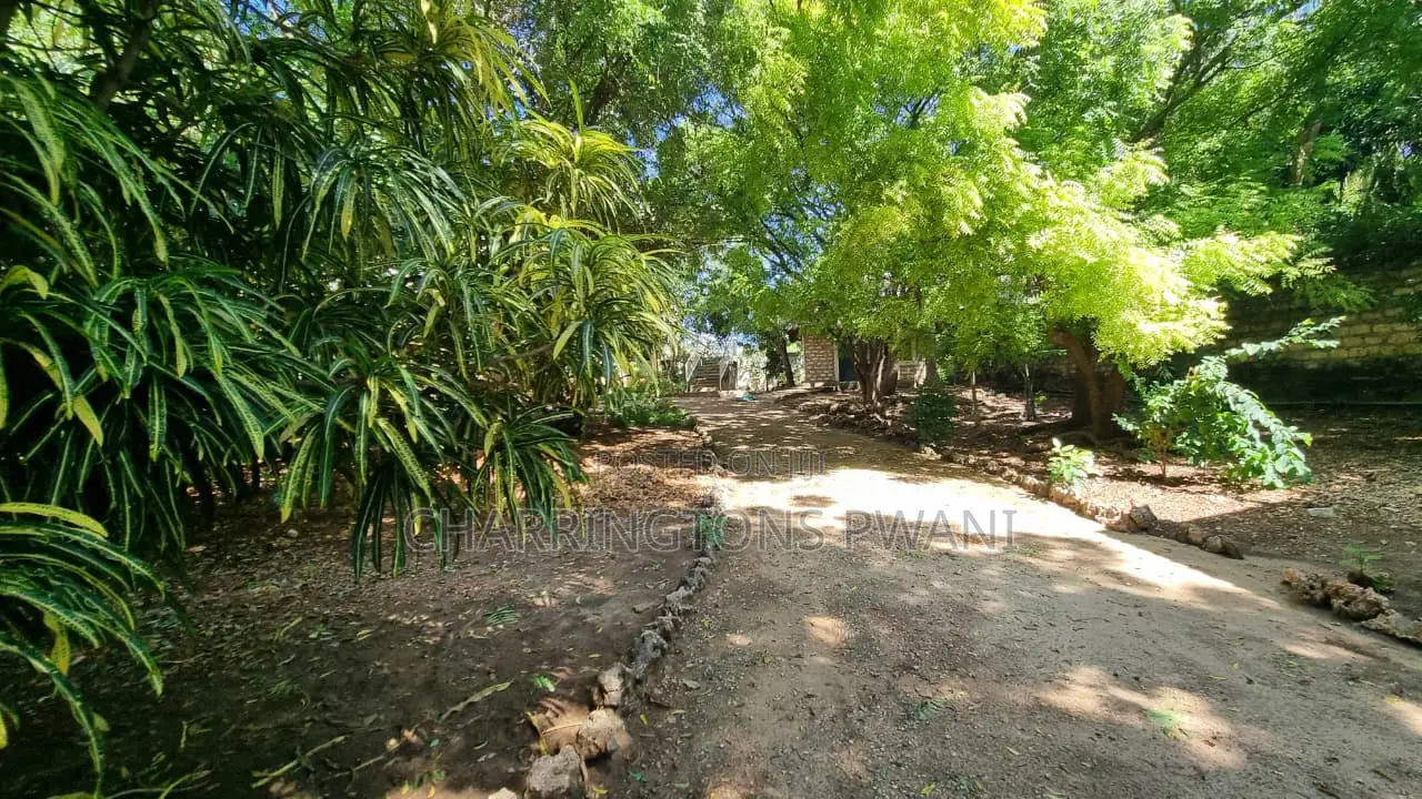 5bdrm Villa in Diani for sale