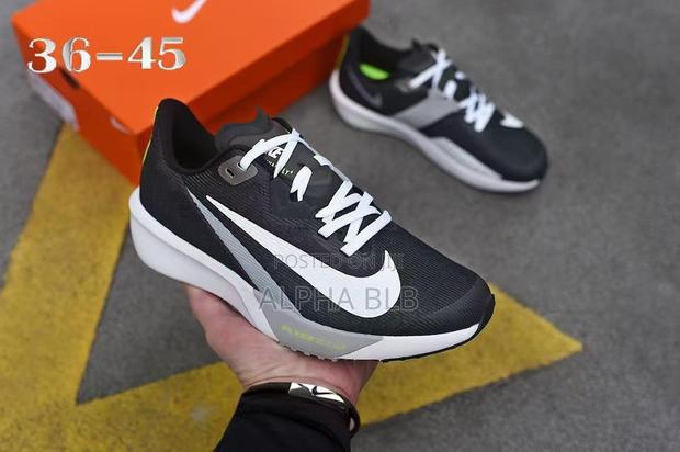 Nike Gym Trainers - thumbnail 2