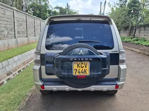 Mitsubishi Pajero 3.2 Di-Dc GLS 2012 Gray