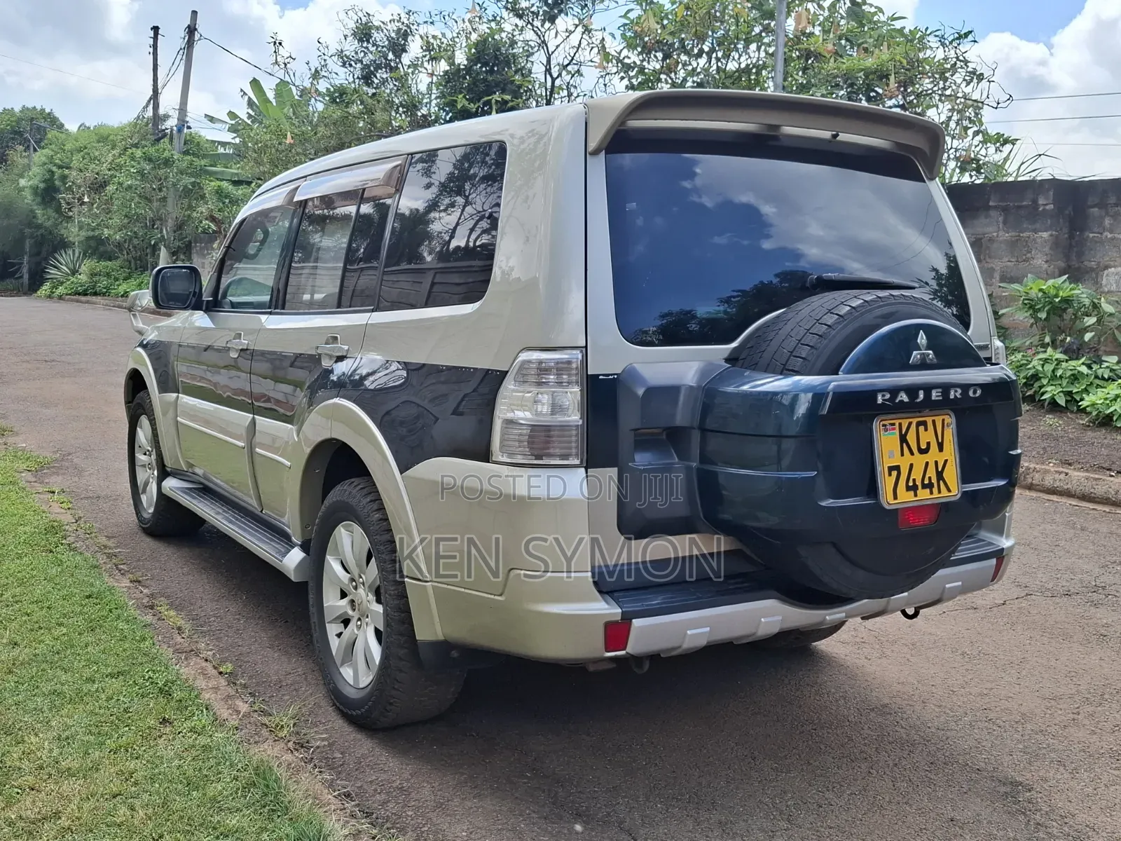 Mitsubishi Pajero 3.2 Di-Dc GLS 2012 Gray