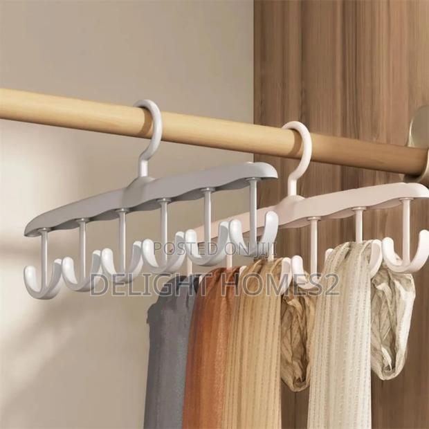 Plastic Clothes Hangers_tre
