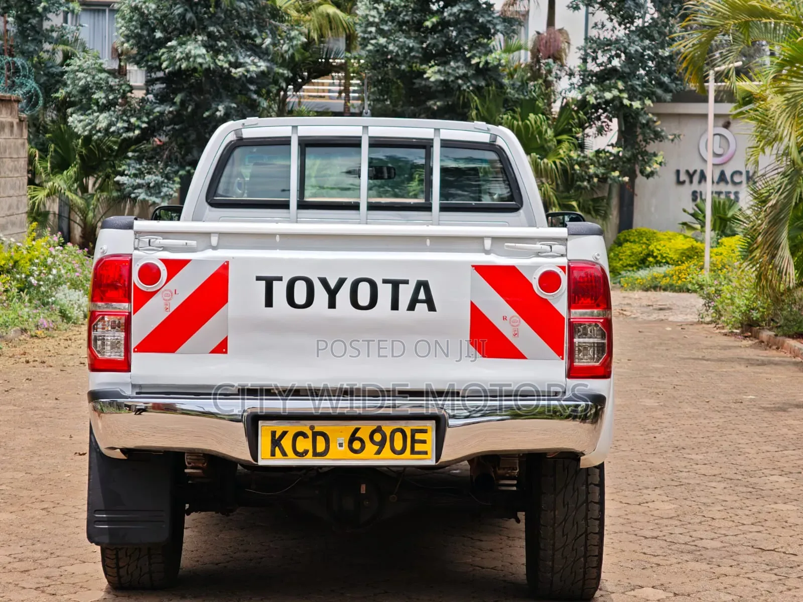 Toyota Hilux 2015 White
