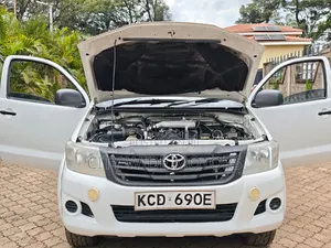 Toyota Hilux 2015 White