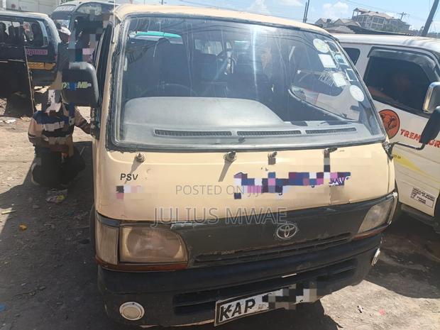 Toyota HiAce 1999 Beige