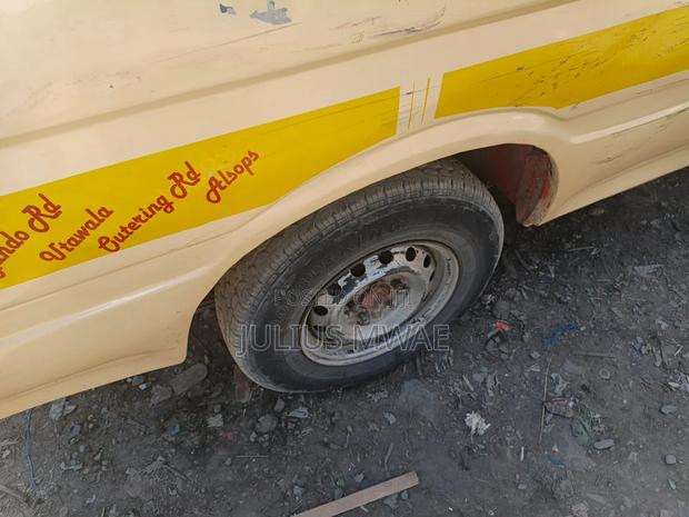 Toyota HiAce 1999 Beige - thumbnail 5
