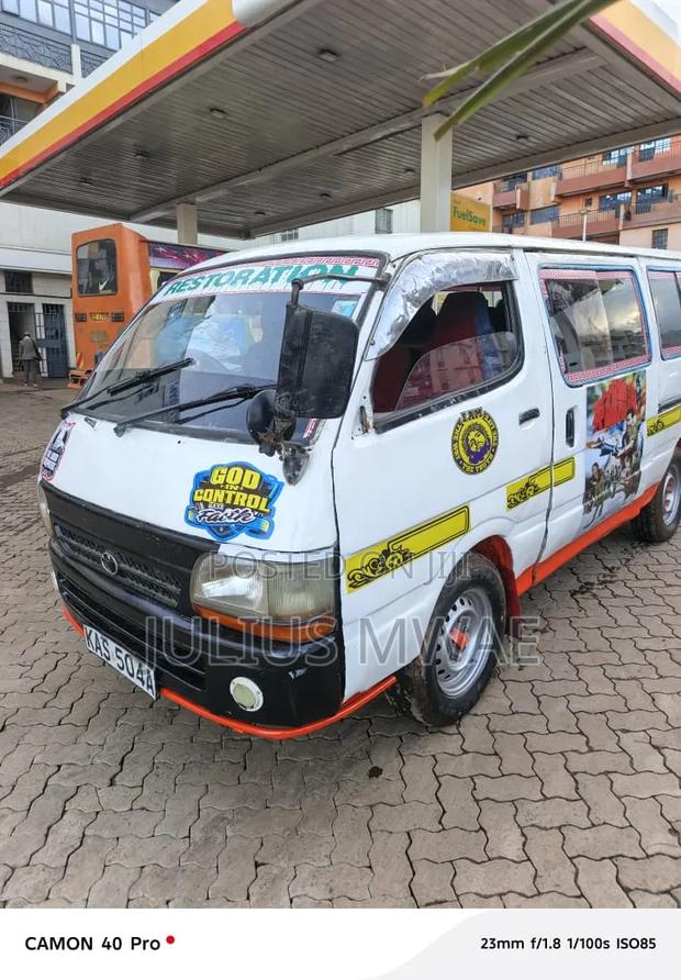 Toyota HiAce 2004 White - thumbnail 2