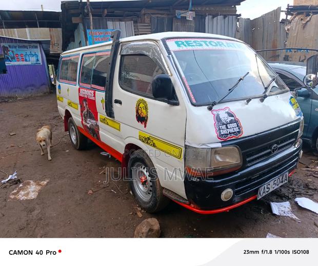 Toyota HiAce 2004 White - thumbnail 3