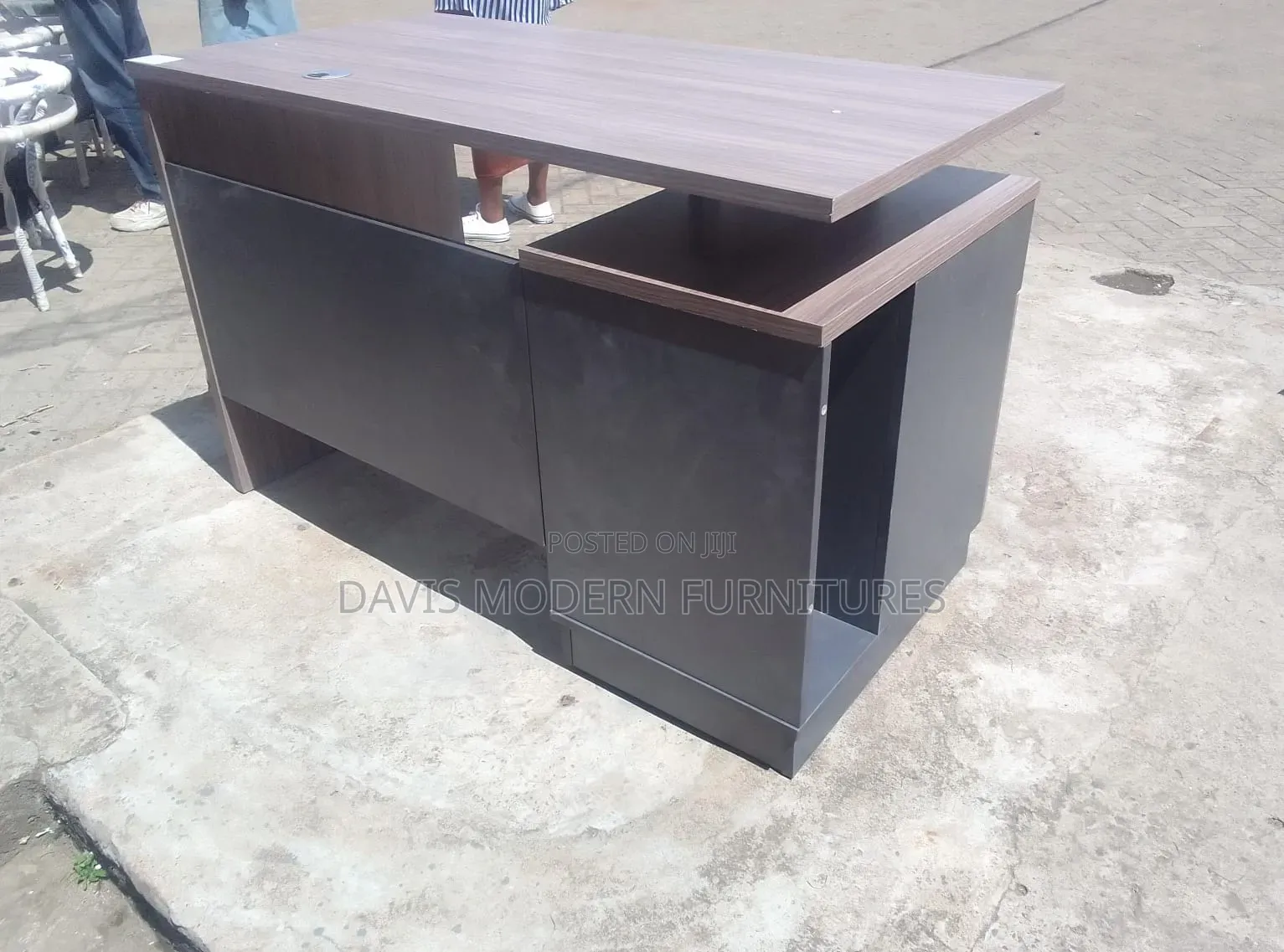 Executive Office Desk With Drawers