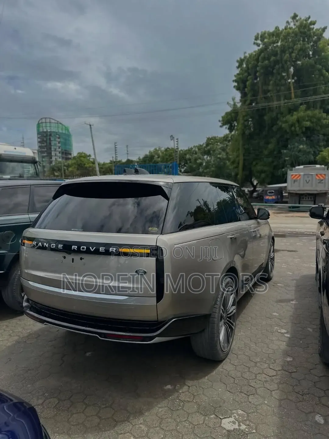 Land Rover Range Rover Vogue 2022 Gold