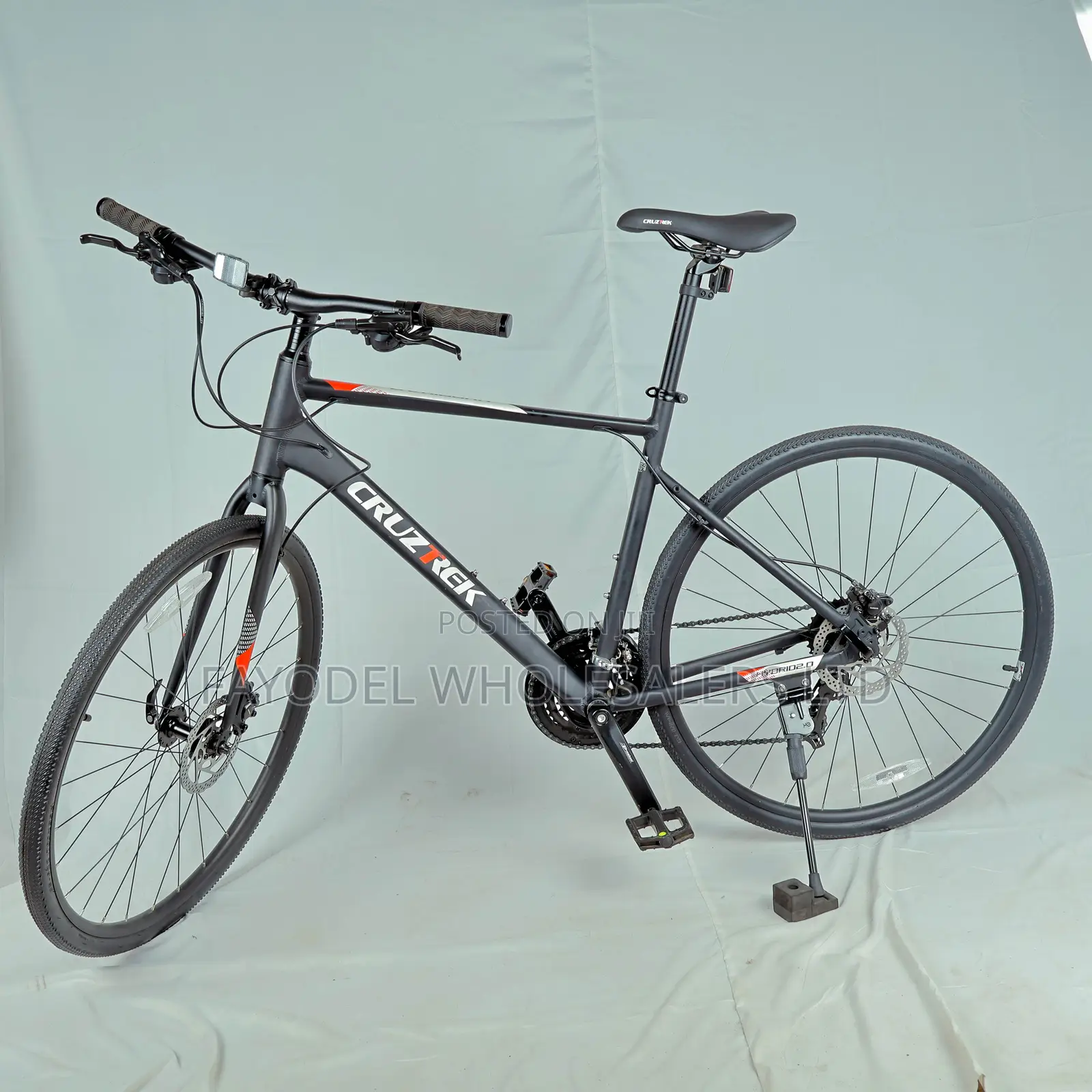 Cruztek 700c Adult Bike – Durable, Stylish Comfortable