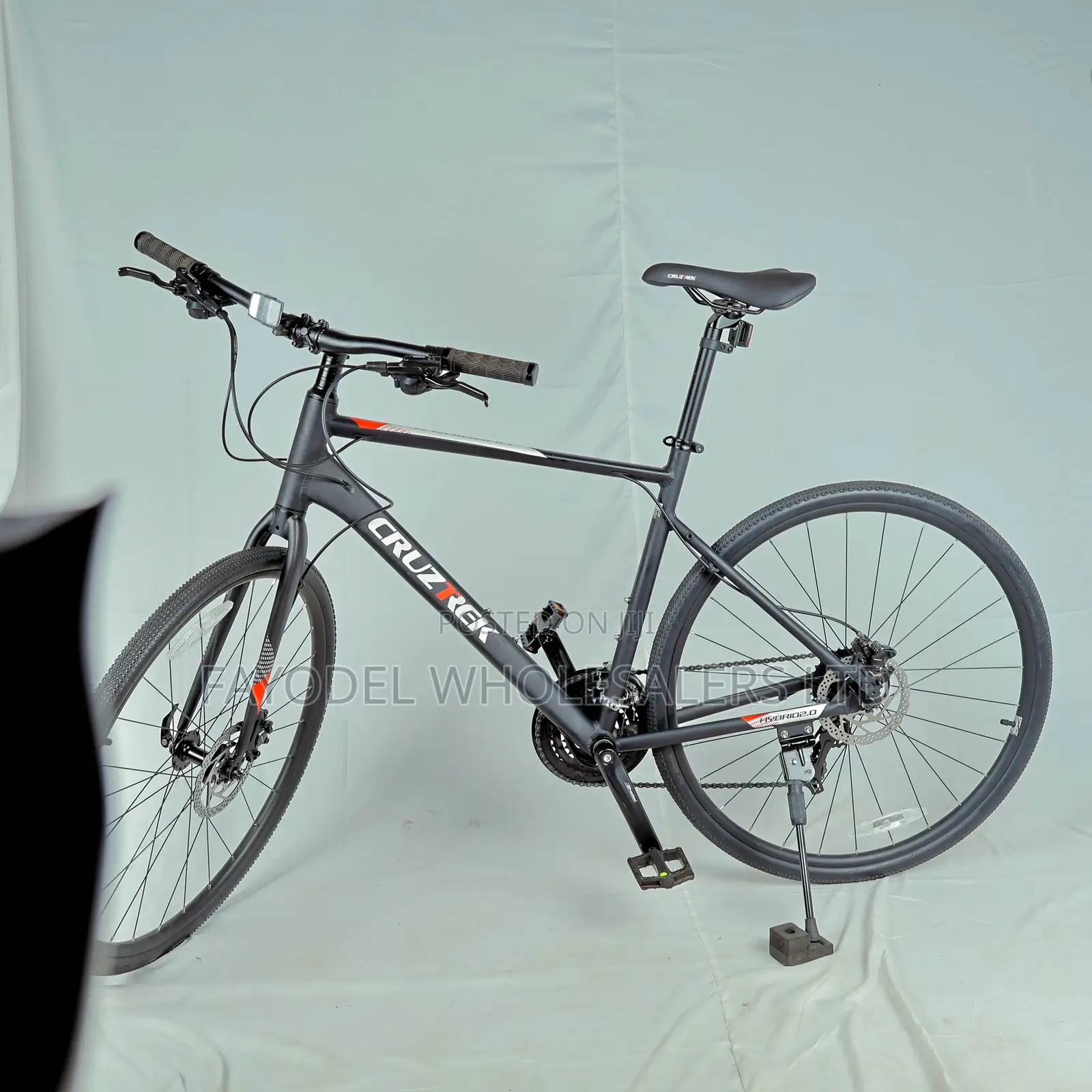 Cruztek 700c Road Bike – Lightweight Frame, Fast Reliable