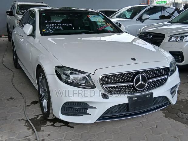 Mercedes-Benz E200 2020 White - thumbnail 3
