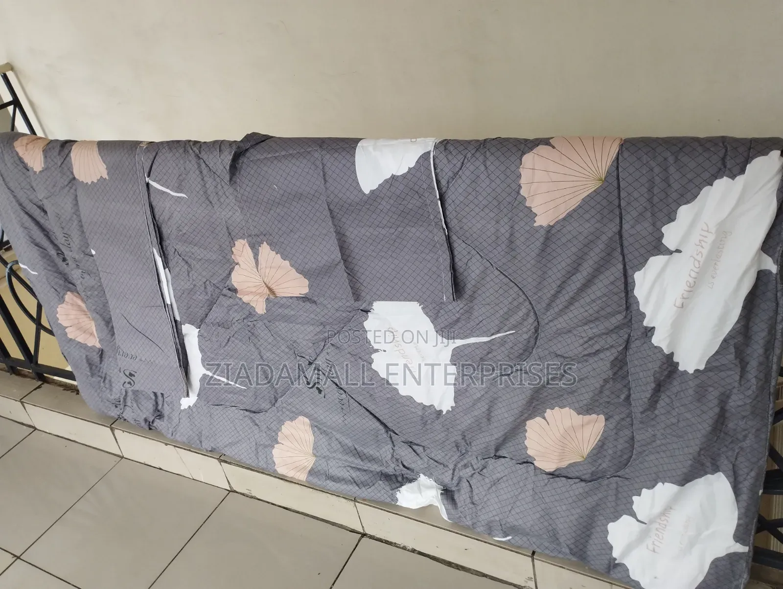 Unbinded Cotton Duvet 5*6 With Free 2 Pillow Cases and 1 Bedsheet