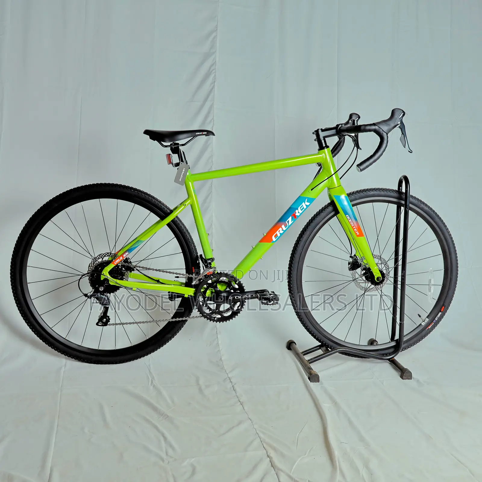 Cruztek 700c Adult Bike – Durable, Stylish Comfortable