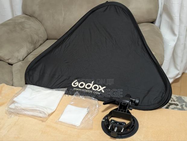 Godox 60x60cm Portable Collapsible Softbox Kit - thumbnail 4