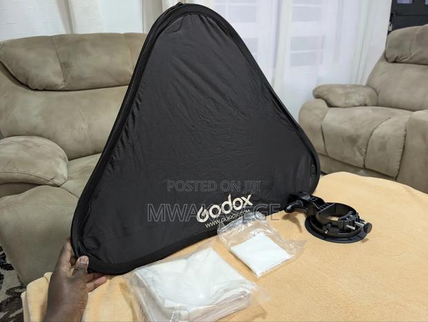 Godox 60x60cm Portable Collapsible Softbox Kit - thumbnail 9