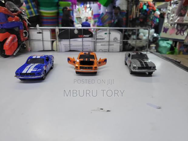 3pcs Ford Mustang Diecast Toy Cars – Metal Body, Open Doors, Best Gift