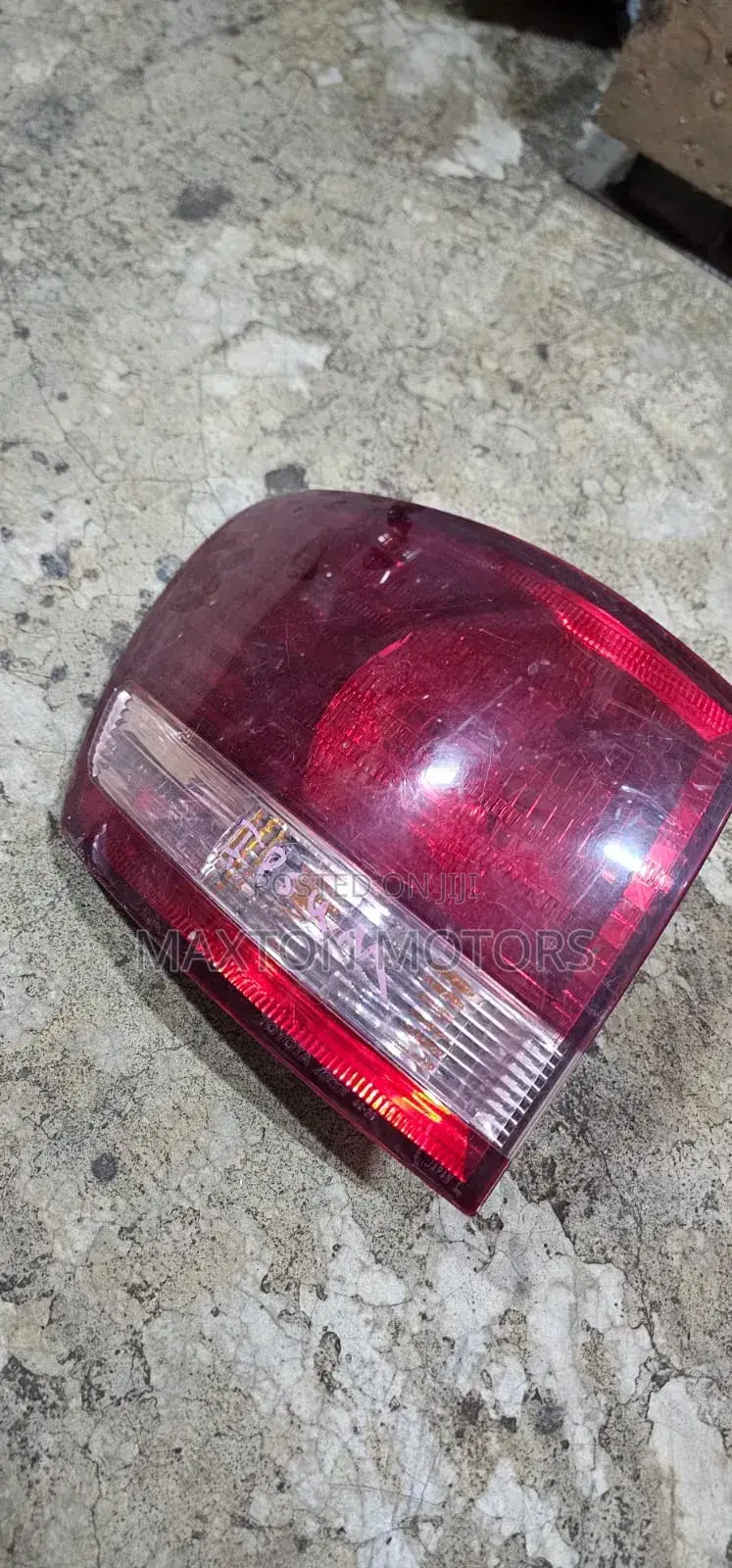 Taillight Toyota Ipsum 2002