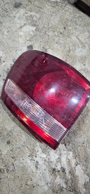 Taillight Toyota Ipsum 2002