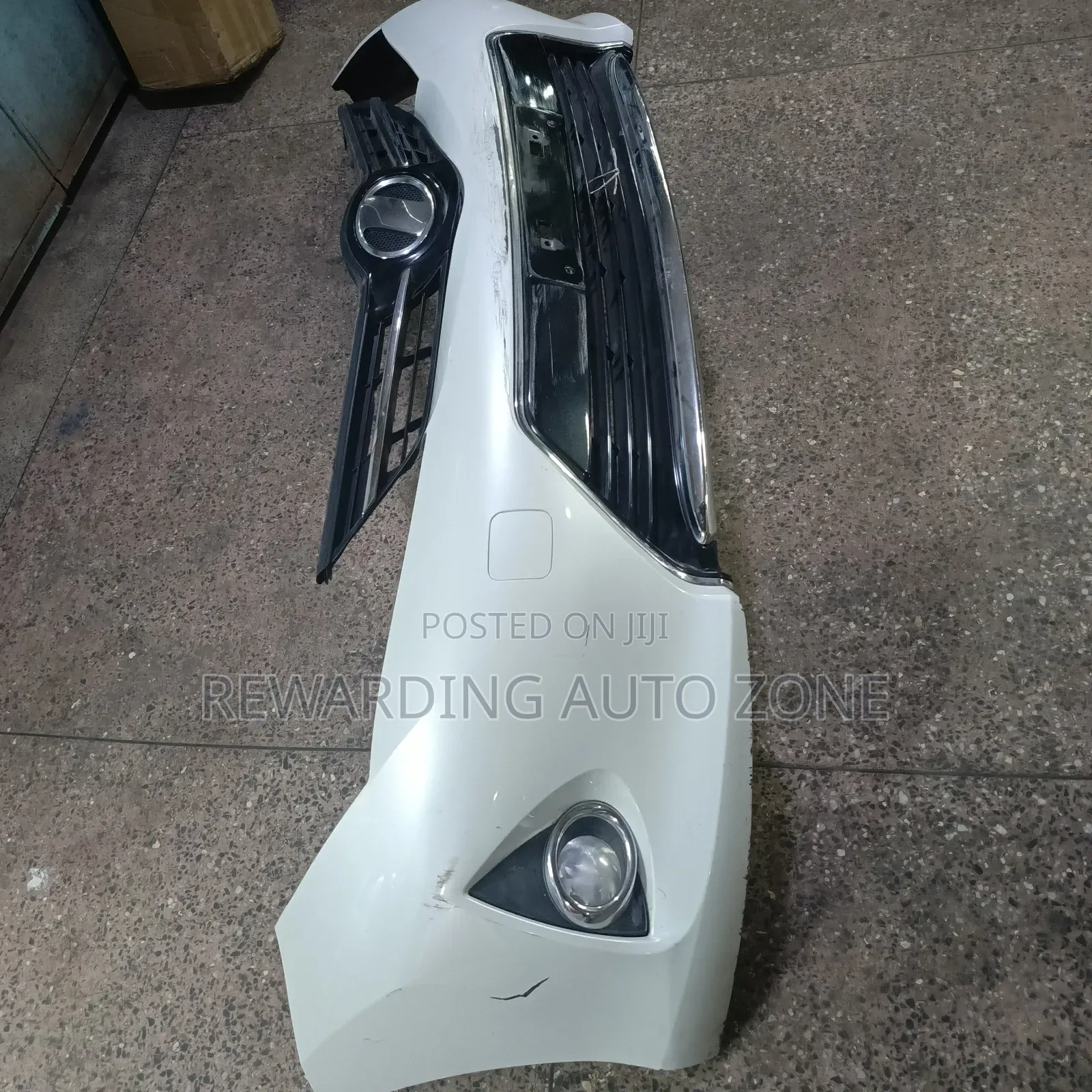 Toyota Auris 2014 Front Bumper Complete.