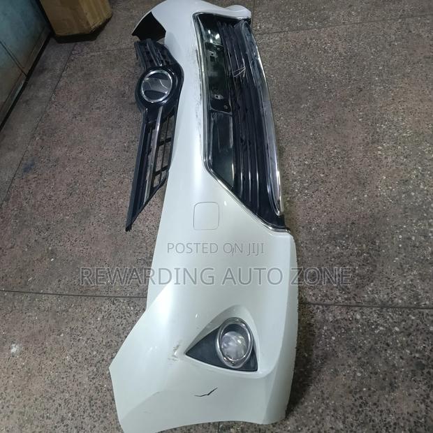 Toyota Auris 2014 Front Bumper Complete. - main view
