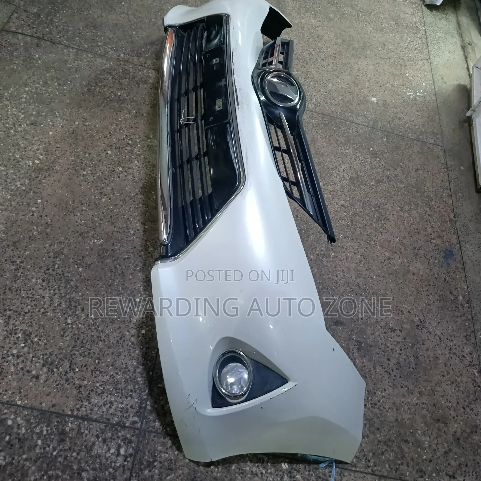 Toyota Auris 2014 Front Bumper Complete.