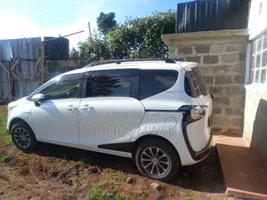 Toyota Sienta 2018 White