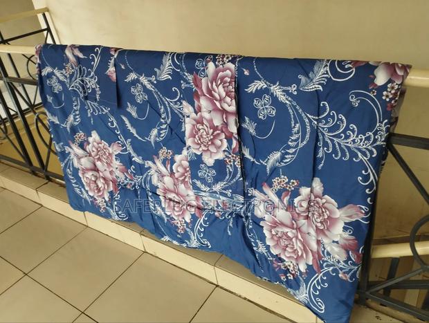 5 by 6 Duvet Set Complete Bed Set Pillowcases Included - main view