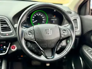 Honda Vezel 1.5 Hybrid 2WD 2019 Red