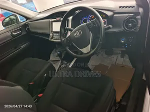 Toyota Corolla Fielder 1.5 Hybrid FWD 2019 White