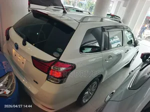 Toyota Corolla Fielder 1.5 Hybrid FWD 2019 White