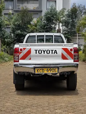 Toyota Hilux 2015 White