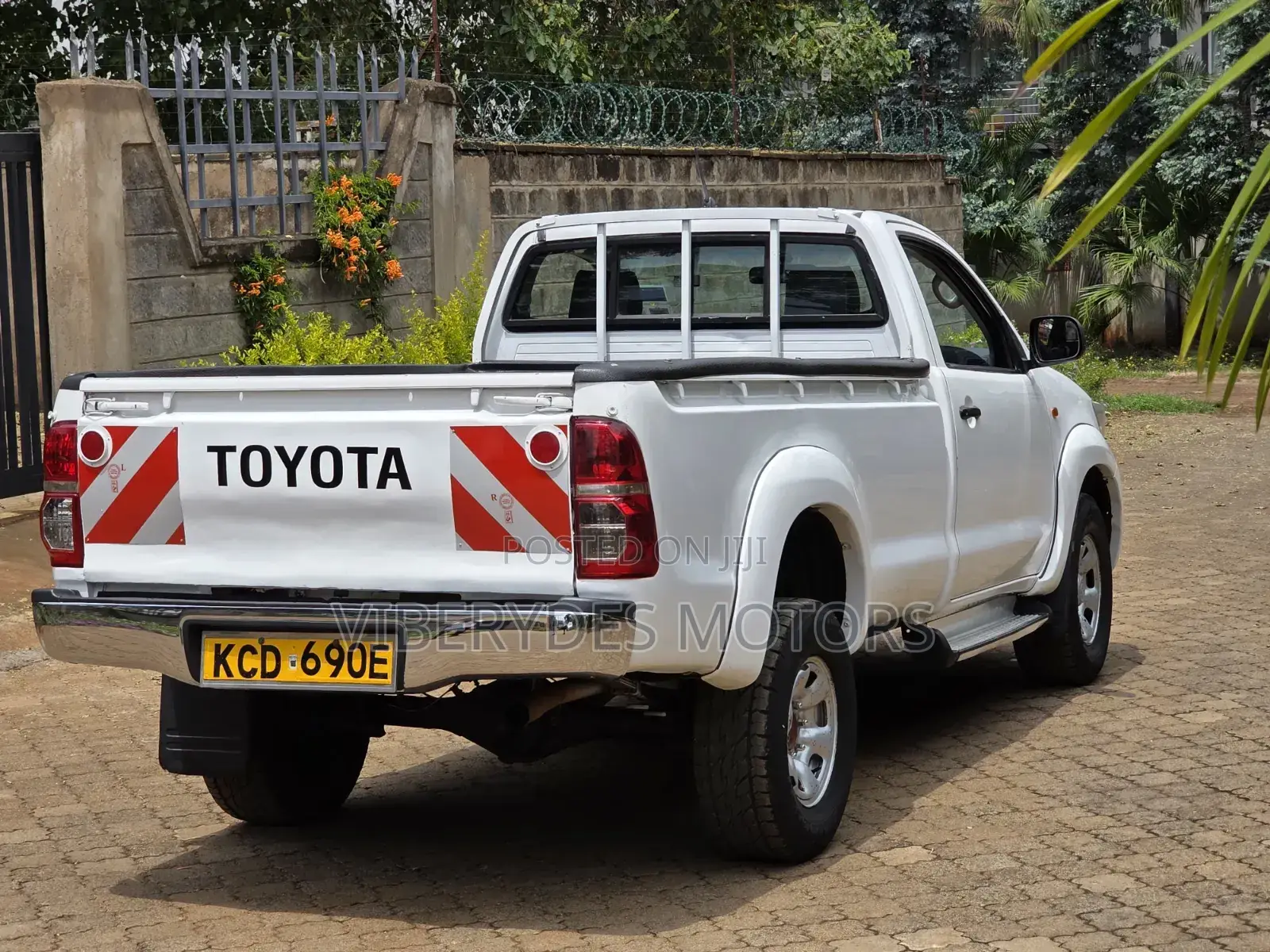 Toyota Hilux 2015 White