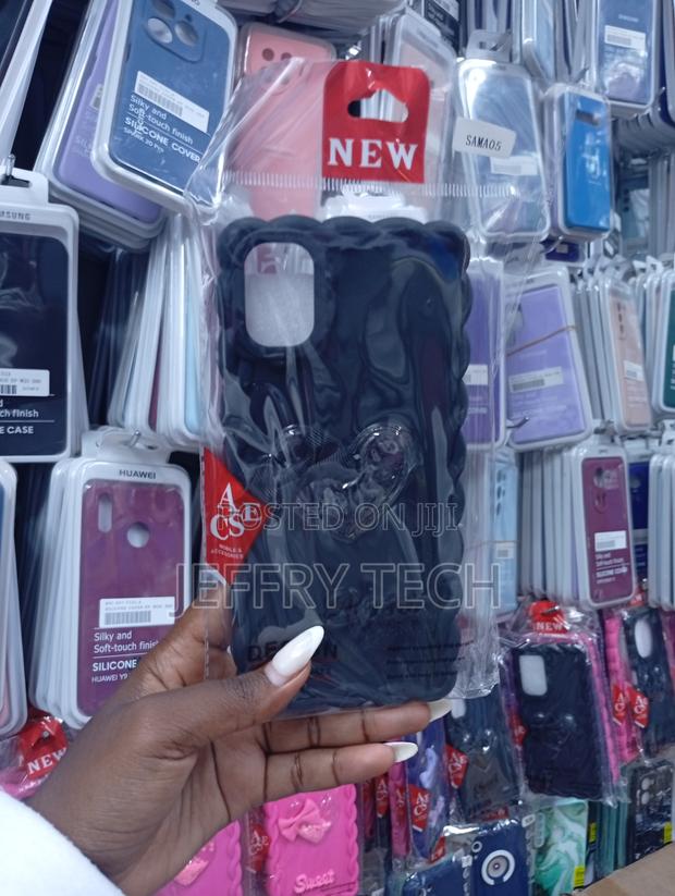 Features a Silicone Phone Case, Likely Compatible With Huawei - main view