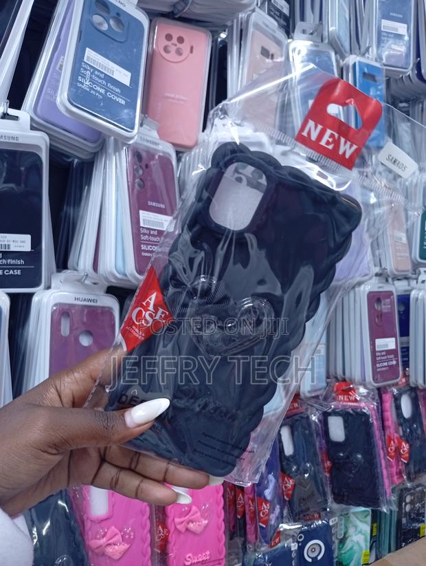 Features a Silicone Phone Case, Likely Compatible With Huawei - thumbnail 2