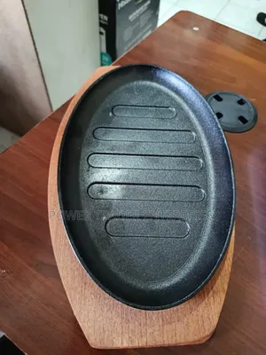 Sizzling Plate With Wooden Base