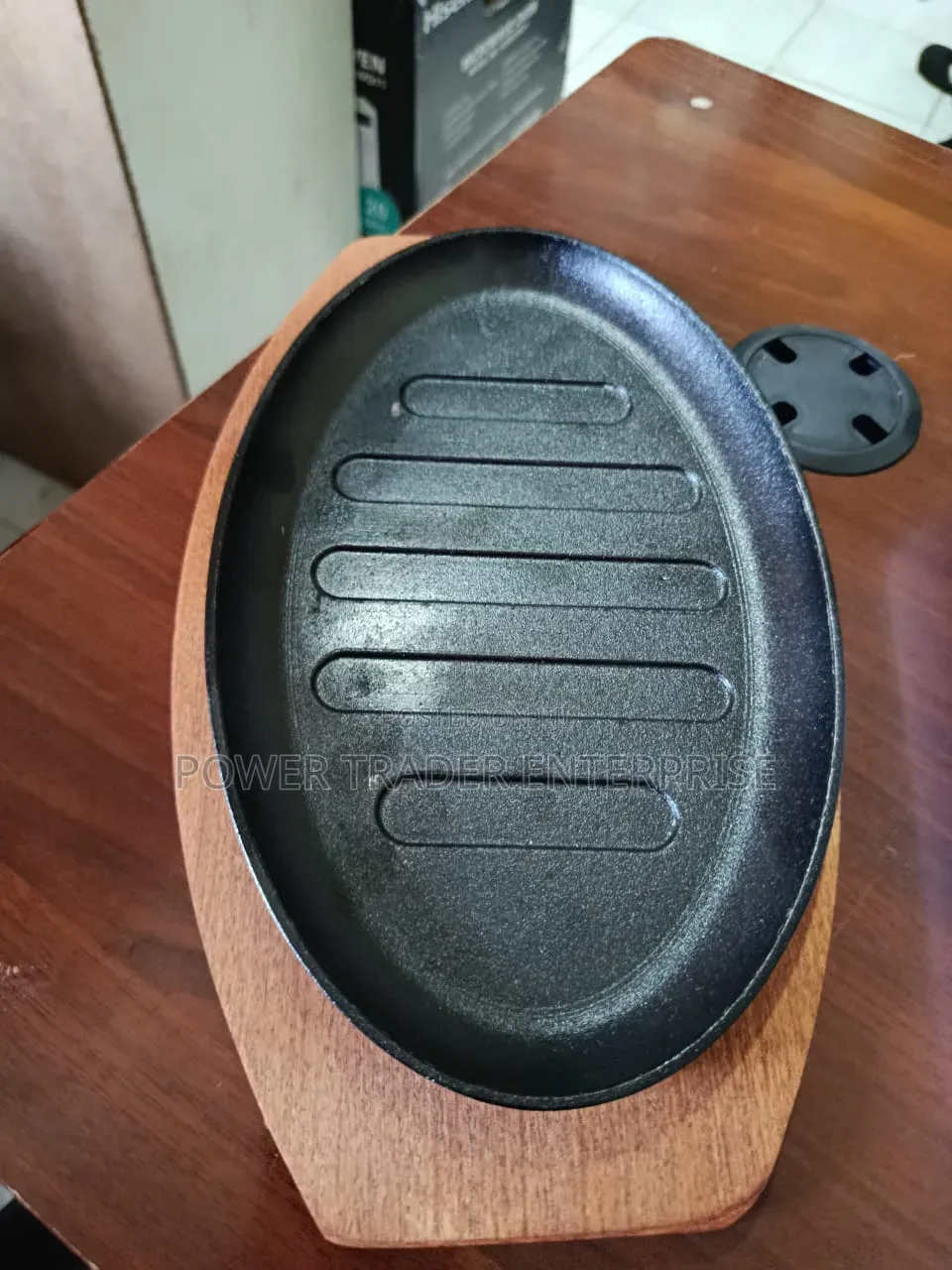 Sizzling Plate With Wooden Base