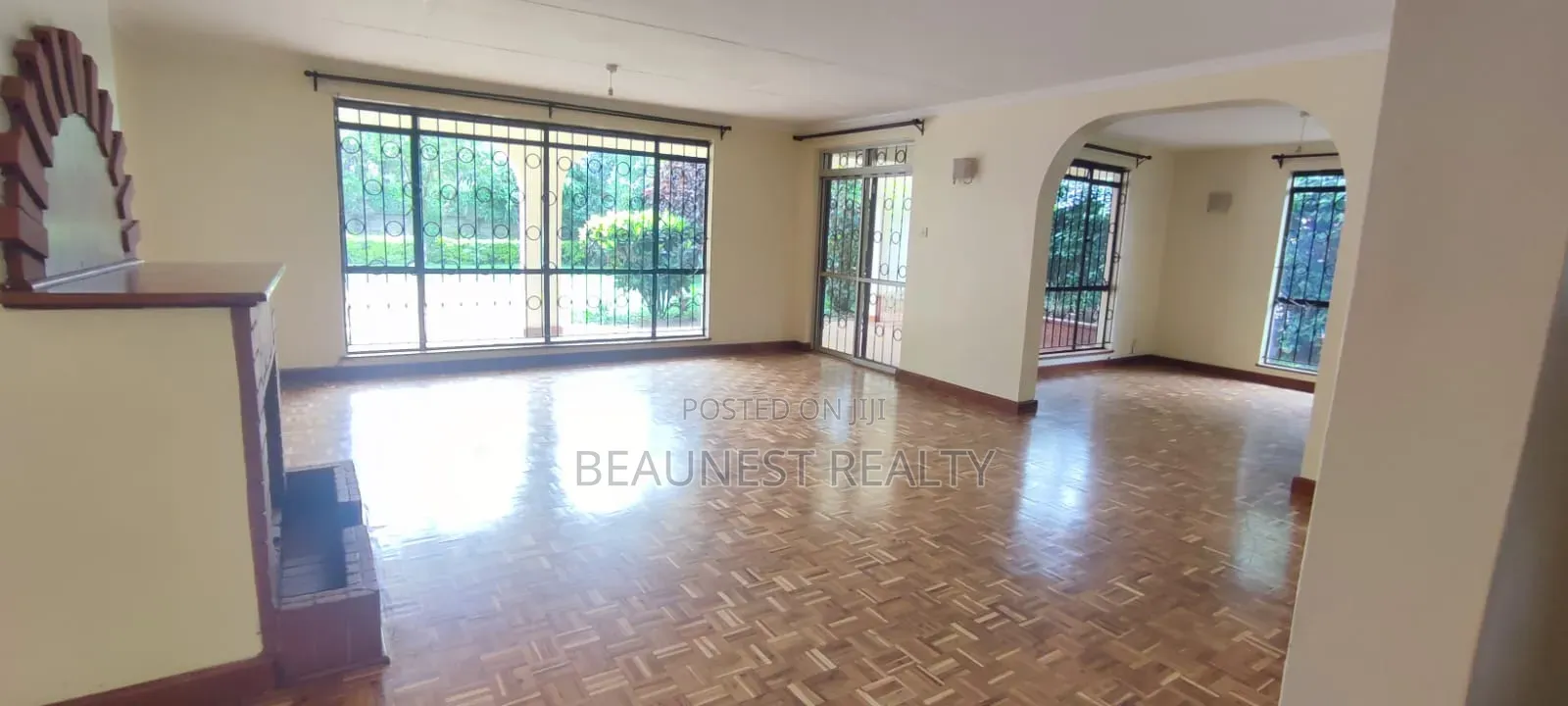 4bdrm Maisonette in Mountain View for sale