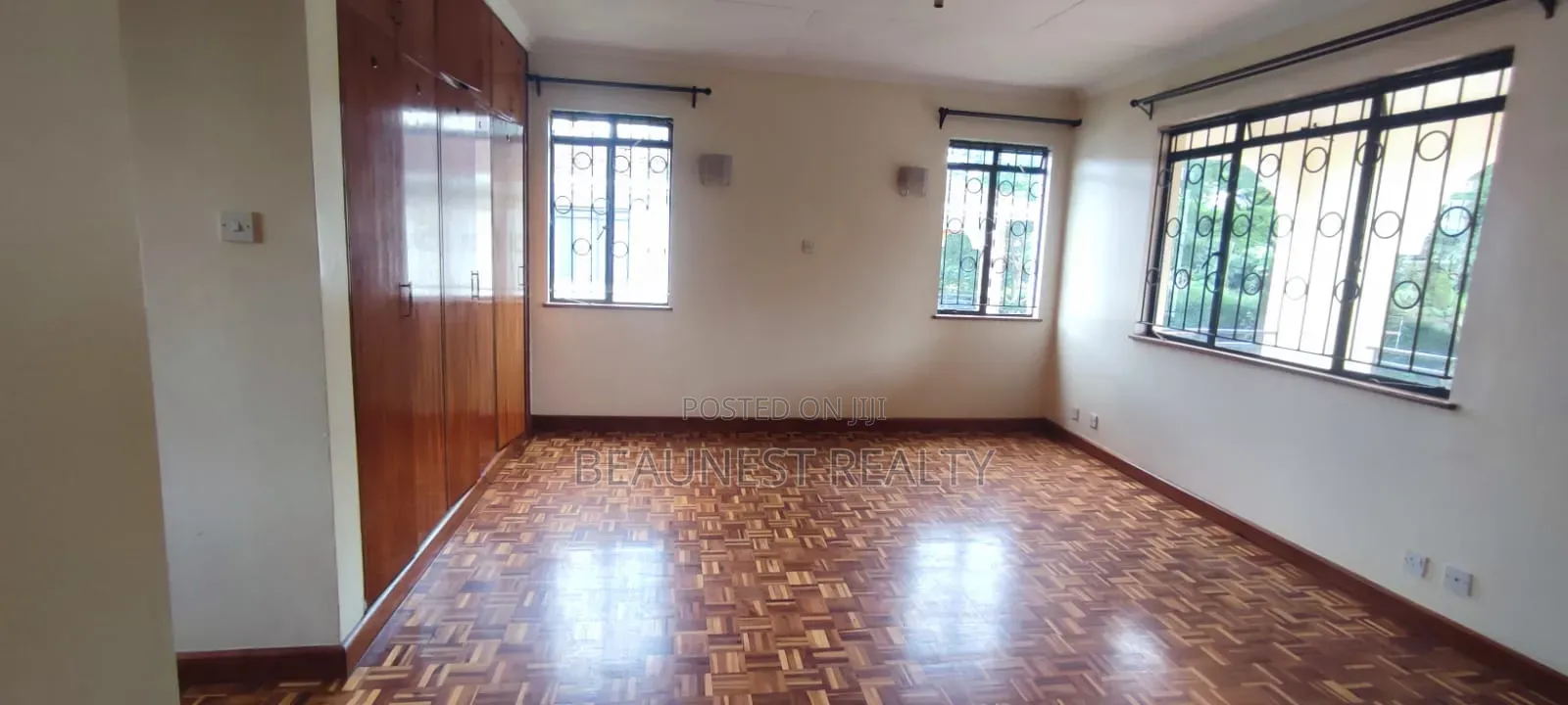 4bdrm Maisonette in Mountain View for sale