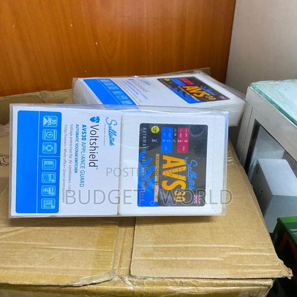 Automatic Voltage Switcher Sollatek Avs30 30a Surge Spike Protector